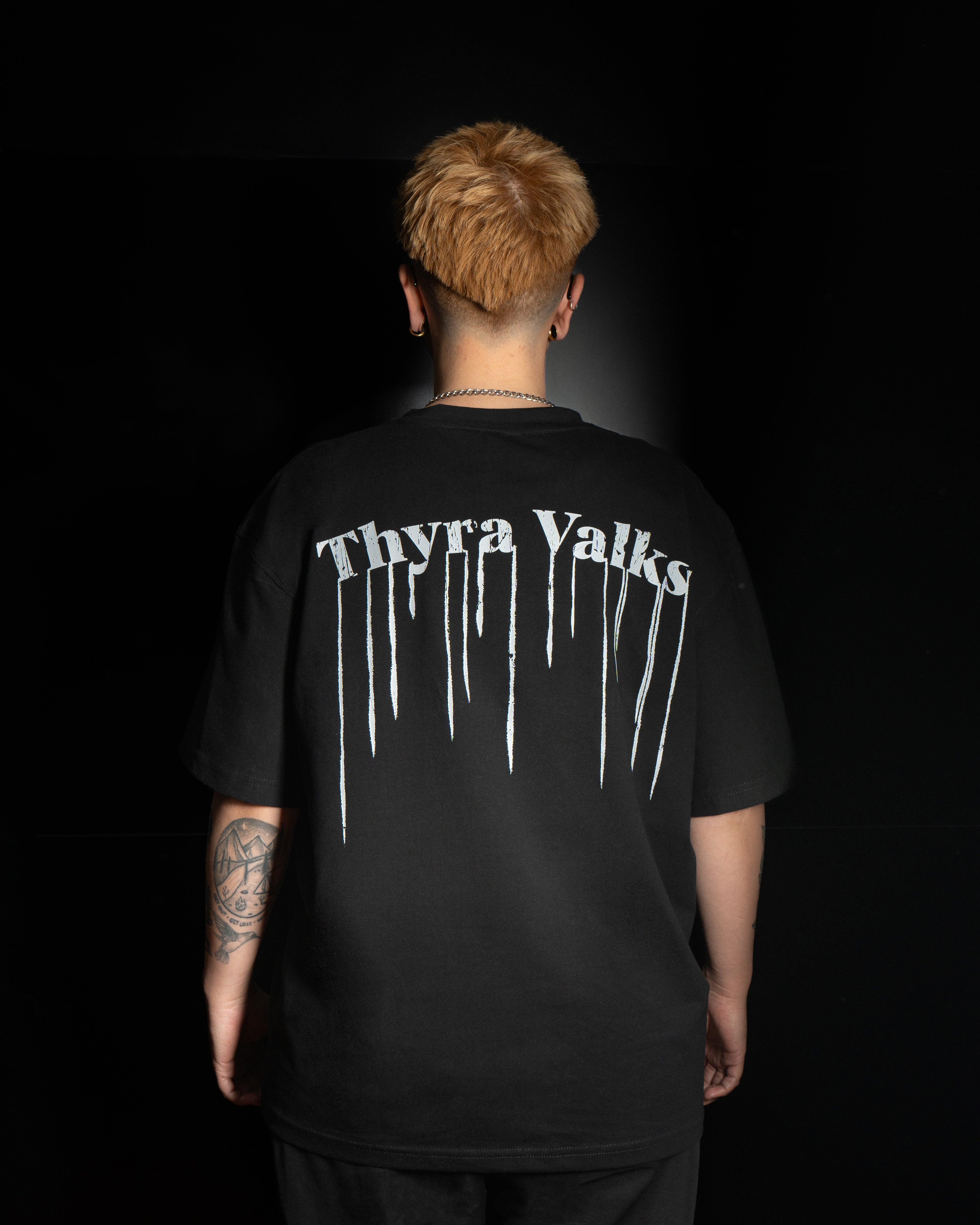 Camiseta Oversize Negra Thyravalks